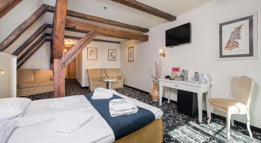 Image of Deluxe Double Room - Attic with Free Parking 3