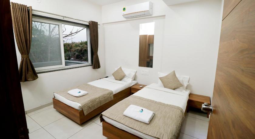 Nova Sahaj Residency — Hotel in Khirasra
