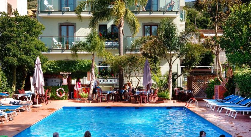 Sorrento Comfort Rooms con piscina photo