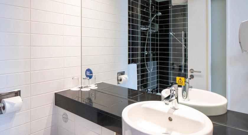 Holiday Inn Express Birmingham–South A45