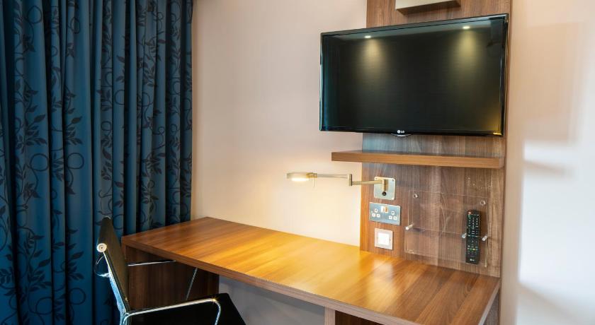 Holiday Inn Express Birmingham–South A45