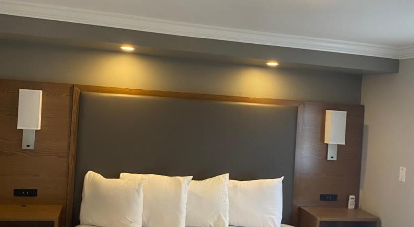 Coastal Sands Inn photo