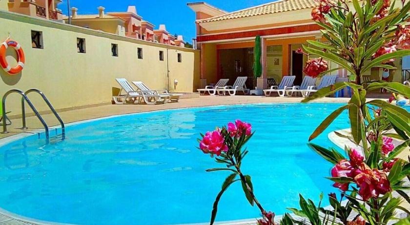 Sesimbra Sea Apartment with Pool & Gym near Lisbon