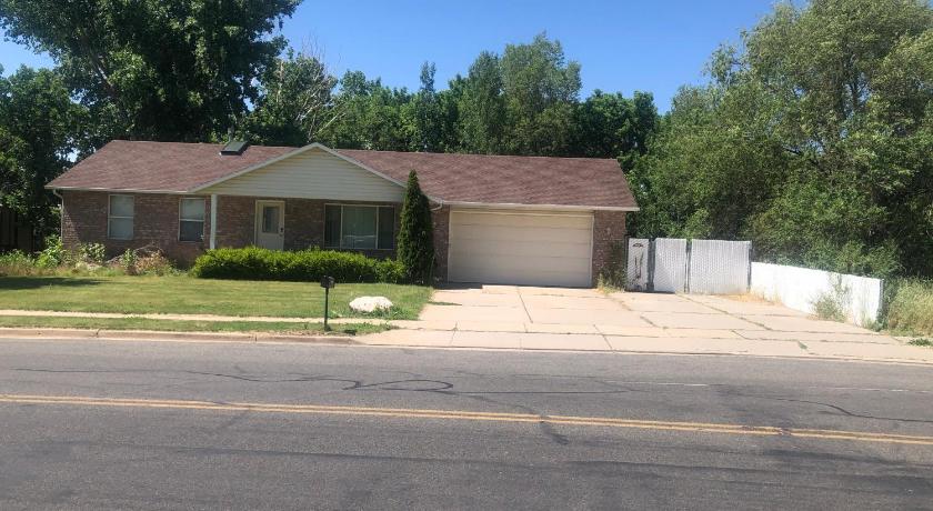 Beautiful Secluded 2 bedrooms 1 bathroom apartment — Hotel in Salt Lake City (UT)
