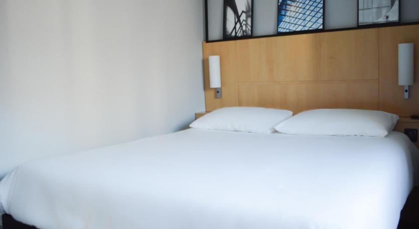 Imagem de Superior Room With A Double Bed And Sofa Bed 11