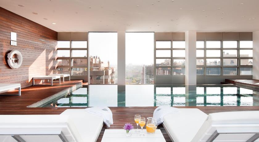 Hotel Reina Petronila photo