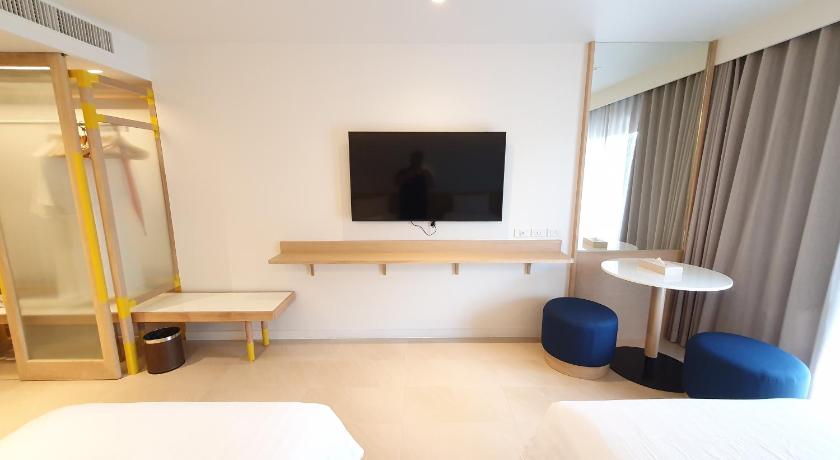 Image of Deluxe Room 2 Single Beds, Garden View 5