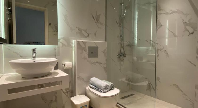 Image of Deluxe Triple Room 2