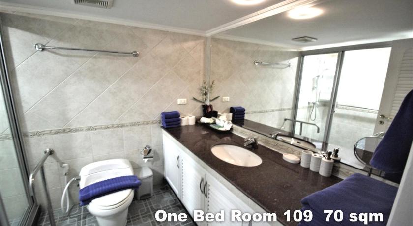Image of Deluxe One-Bedroom Apartment with Pool View - 109 2
