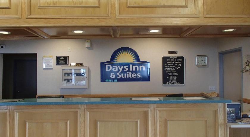 Days Inn & Suites by Wyndham Corpus Christi Central photo