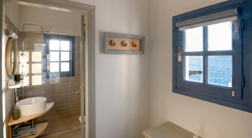 THALASSA Seafront Superb 1BD house in Naousa photo