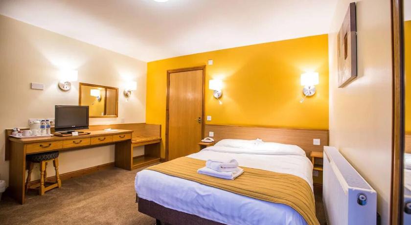 Tollgate Hotel & Leisure photo