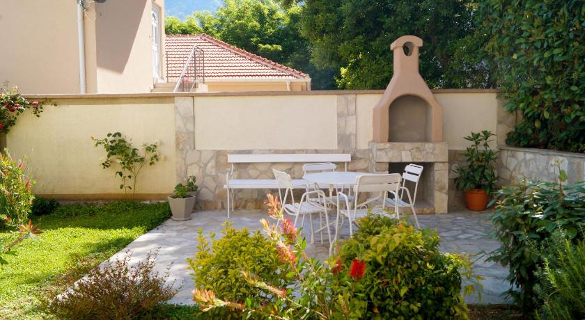 Veron Apartments — Hotel in Kotor