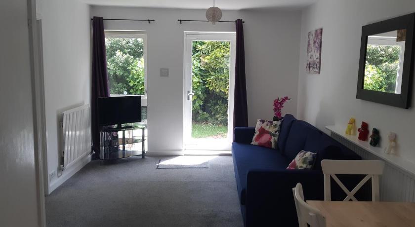 SUPERB city centre apartment with a garden great location HOST WILL MEET GUESTS ON ARRIVAL photo