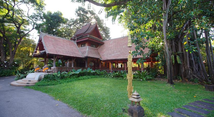 a house with a fire hydrant in the middle of the yard, Yaang Come Village Hotel (SHA Extra Plus) in Chiang Mai