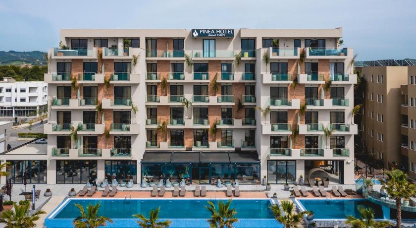 Pinea Hotel Resort &amp; Spa — Hotel in Golem