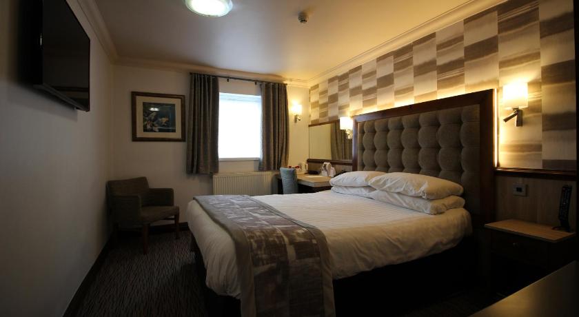 Best Western Plus Pastures Hotel