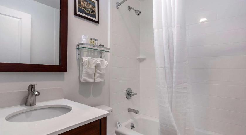 Avion Inn Near LGA Airport, Ascend Hotel Collection