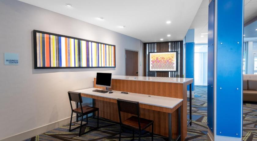 Holiday Inn Express And Suites Phoenix - Airport North