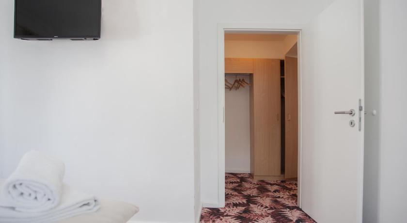 Image of Family Room 10