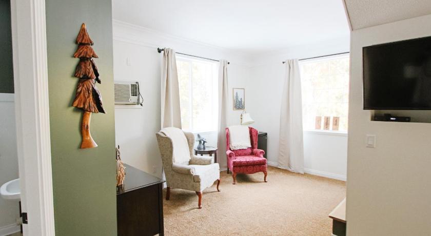 Image of Deluxe King Room 8