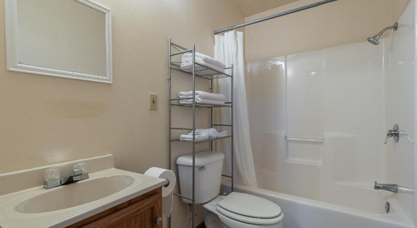 Harney Camp Cabins photo