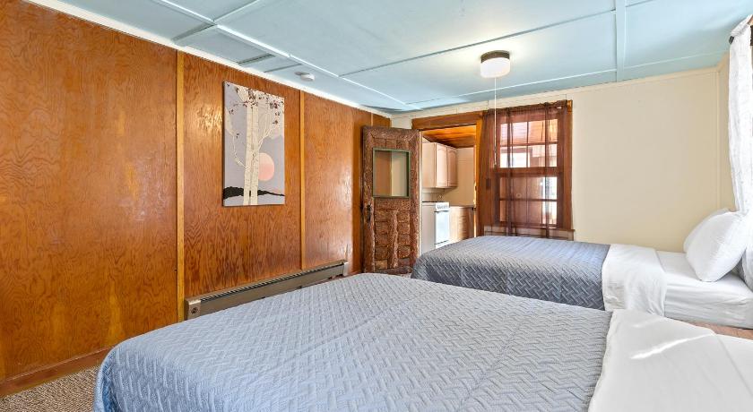 Harney Camp Cabins photo