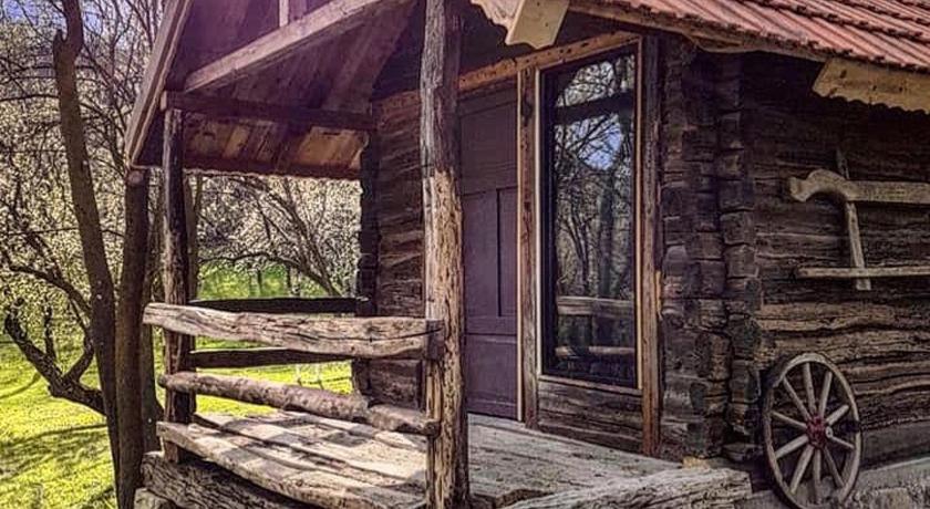 Tinutul Luanei Glamping Resort