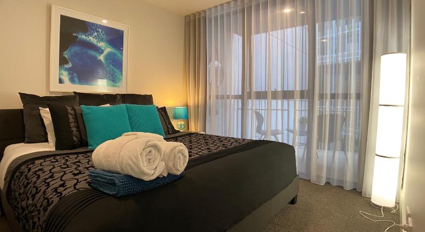 The Gallery Luxe 1 BR Executive Apartment in the heart of Braddon Wine Secure Parking WiFi photo