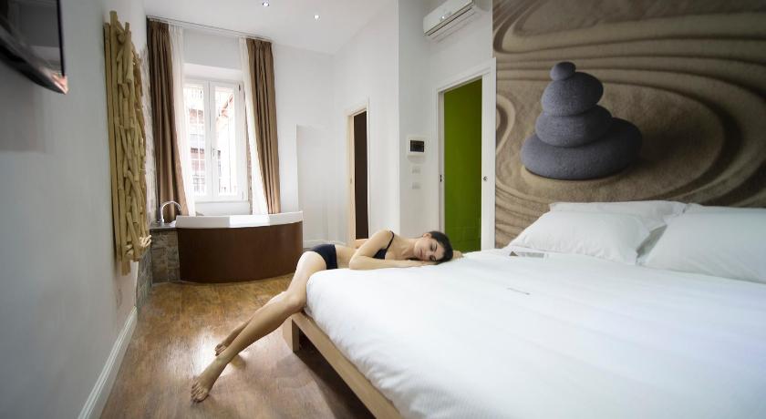 Image of Suite with Spa Bath 13