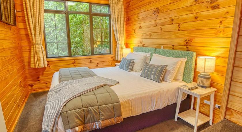 Paparoa Beach Hideaway with Hot Tub photo