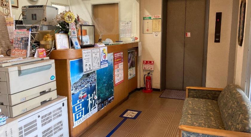 Business Hotel Chateau Est Takamatsu photo