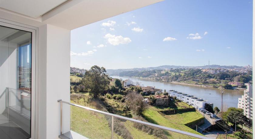 Liiiving in Porto - Luxury River View Apartments photo