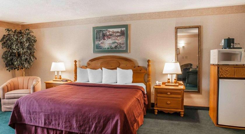 Quality Inn & Suites Bremerton near Naval Shipyard