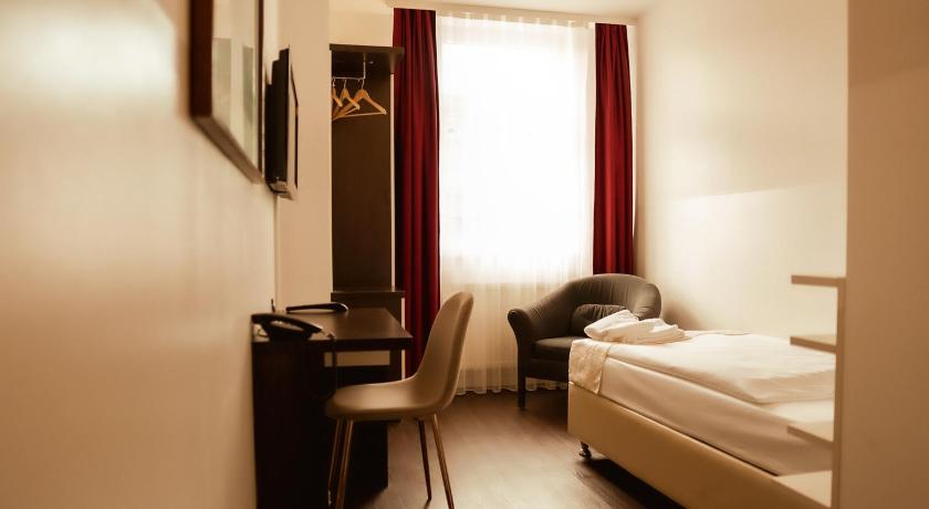 Image of Single Room 6