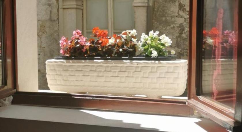 Palace Stafileo — Hotel in Trogir