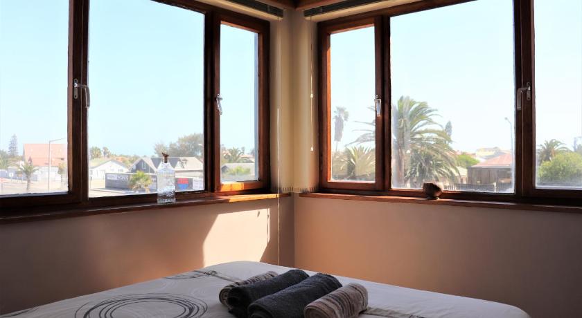 Salty Jackal Backpackers & Surf Camp photo
