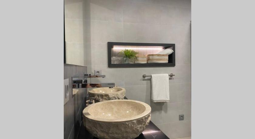 PRECIOSO APARTAMENTO A ESTRENAR EN CENTRO DE NERJA photo