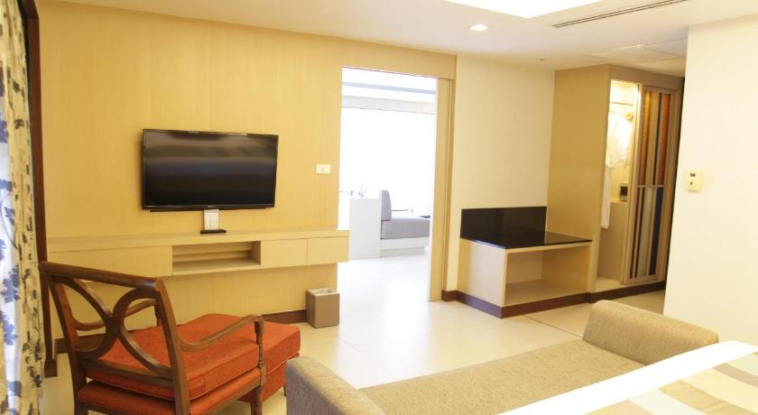 Image of Executive Suite 12