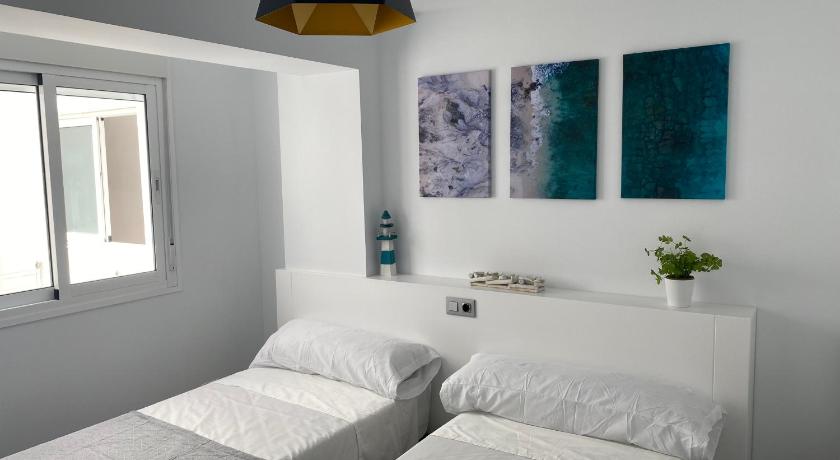 PRECIOSO APARTAMENTO A ESTRENAR EN CENTRO DE NERJA photo
