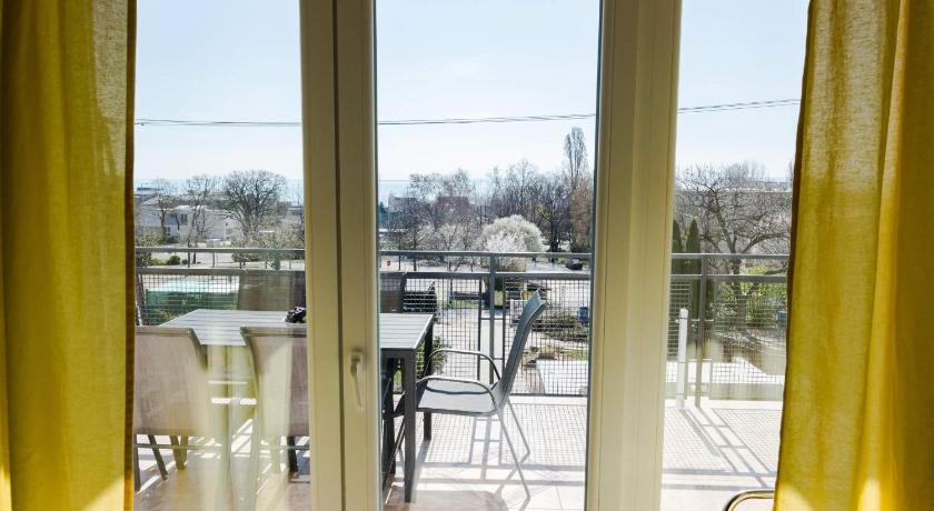 Balkon Apartmanhaz Panzio photo