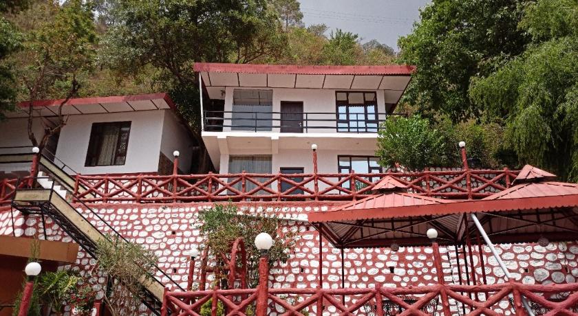 Ceyone Hotels — Hotel in Mussoorie