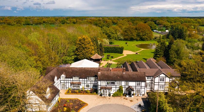 a large house with a view of the mountains, The Limes Country Lodge Hotel in Birmingham