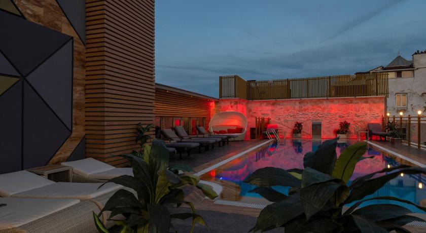 Taksim The Peak Hotel - image 10