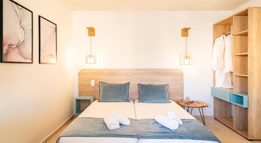 Image of Junior Triple Suite with Sea View 9