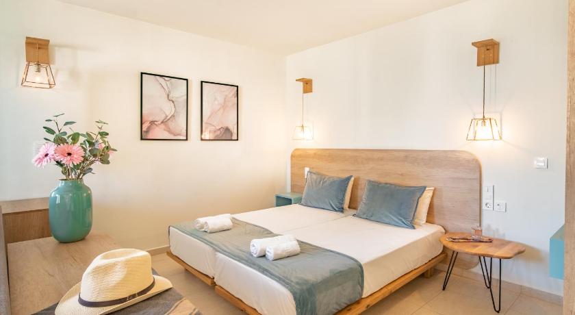 Image of Junior Triple Suite with Sea View 8