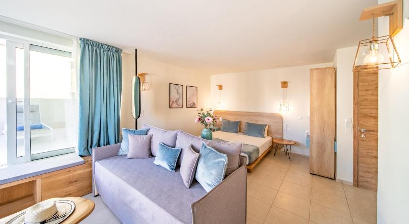 Image of Junior Triple Suite with Sea View 7