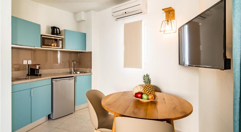 Image of Junior Triple Suite with Sea View 10