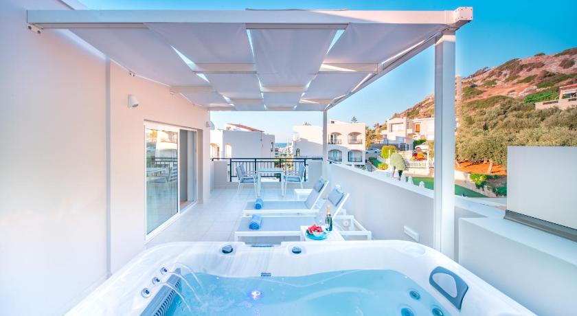 Image of Junior Triple Suite with Sea View 2