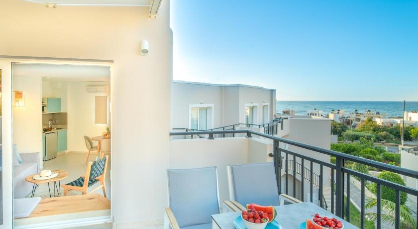 Image of Junior Triple Suite with Sea View 5